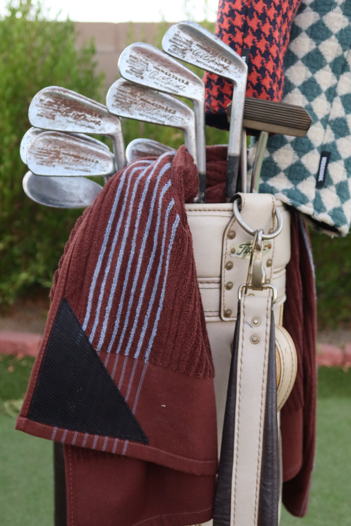 No Dirt Ultimate Caddy Towel - Chocolate w Silver Stripes